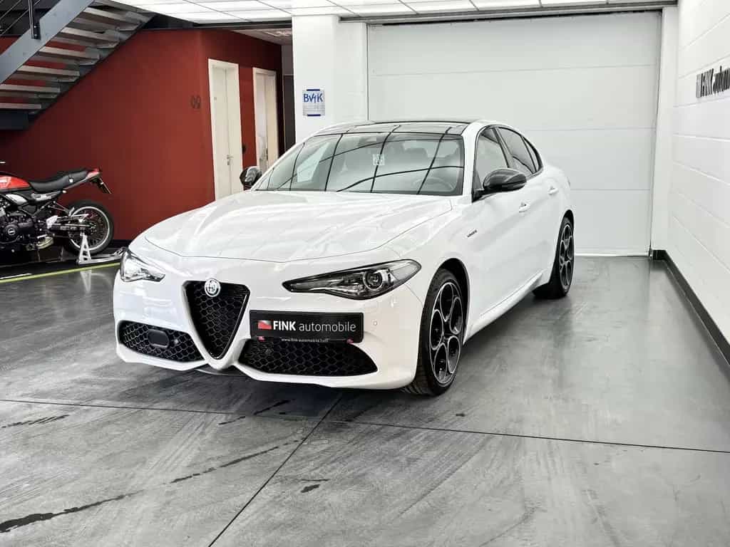Alfa Romeo Giulia 2.0 Veloce Q4 Turbo Panoramadach Xenon 03/2022-photo-6