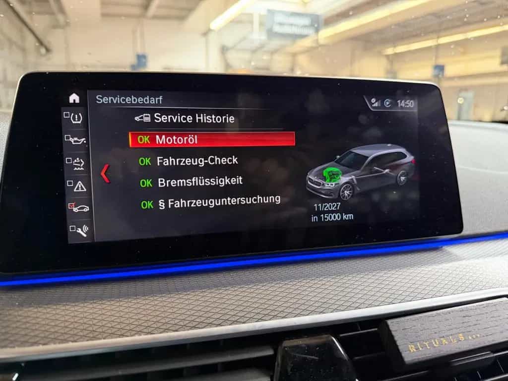 BMW 5 Series 530d xDrive Touring A - 02/2019-photo-12