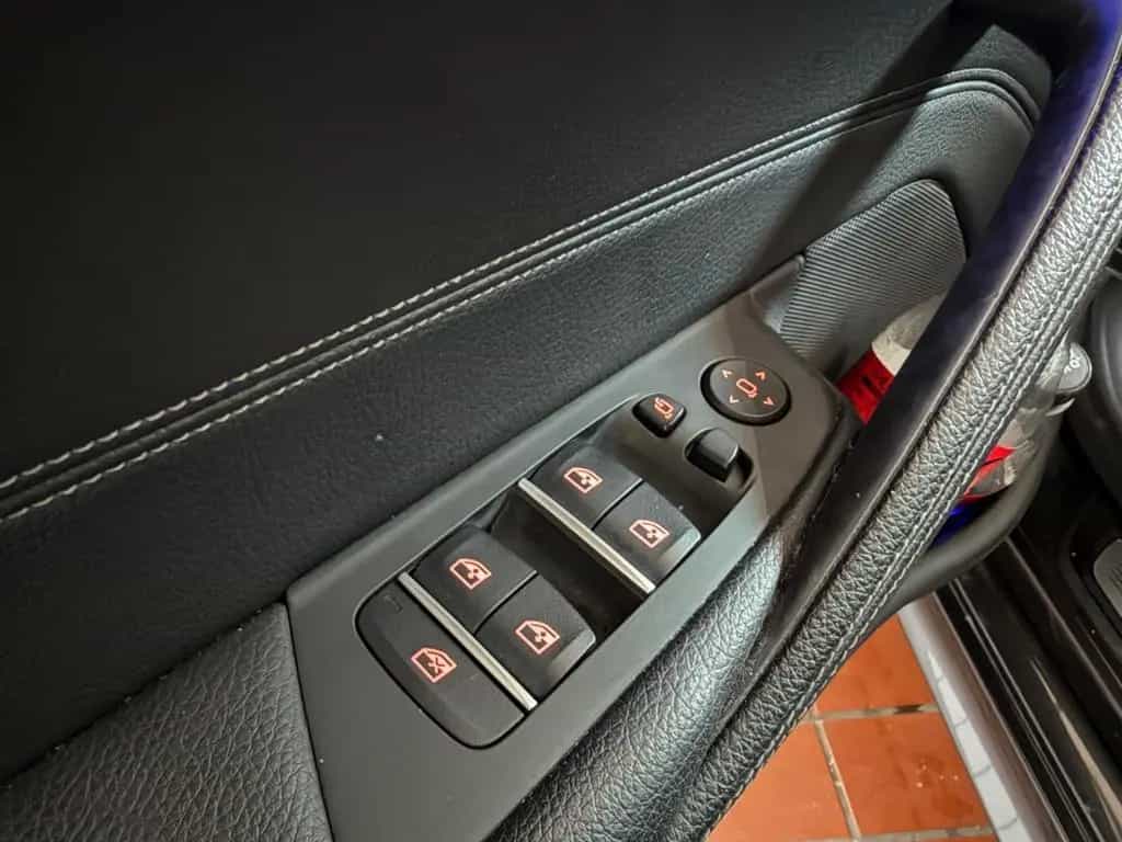 BMW 5 Series 530d xDrive Touring A - 02/2019-photo-15