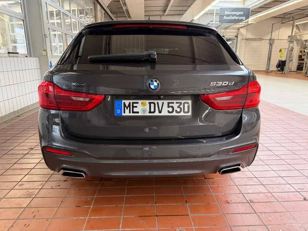 BMW 5 Series 530d xDrive Touring A - 02/2019-photo-3