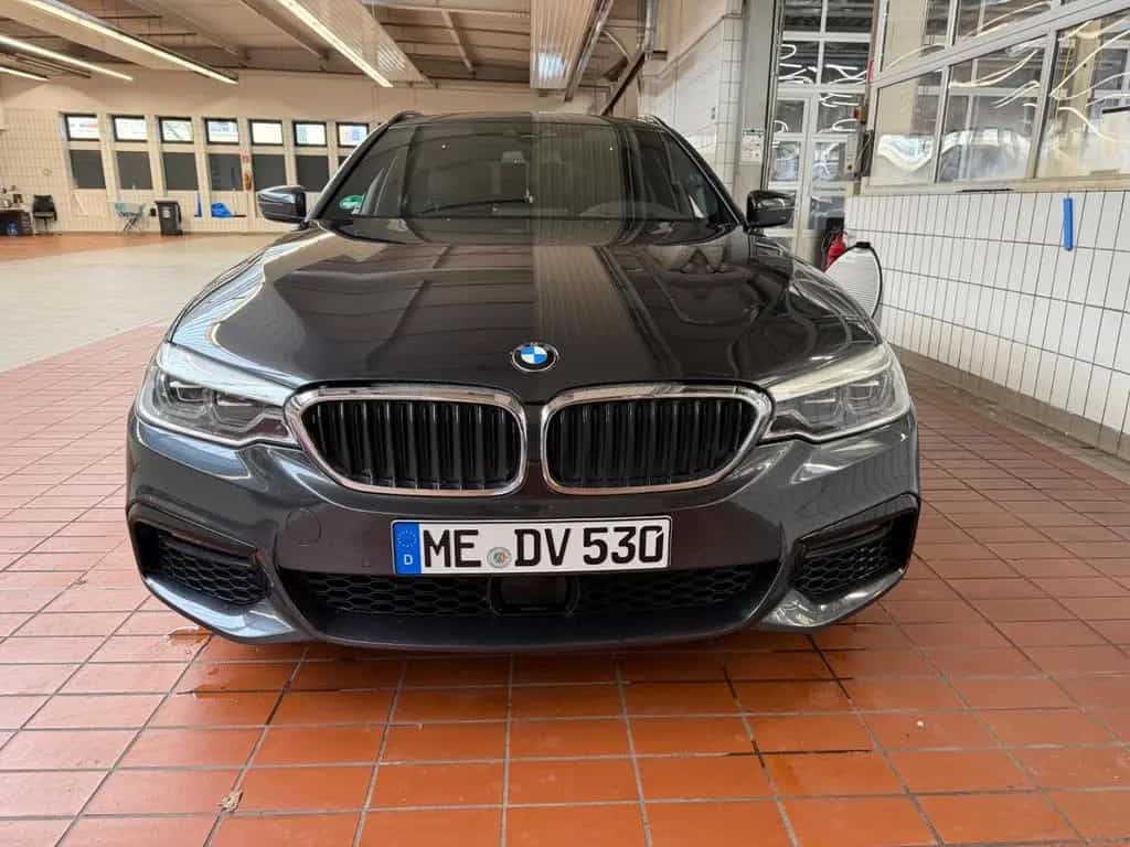 BMW 5 Series 530d xDrive Touring A - 02/2019-photo-6