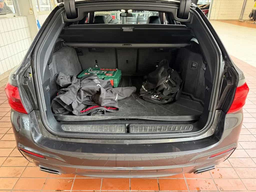 BMW 5 Series 530d xDrive Touring A - 02/2019-photo-9