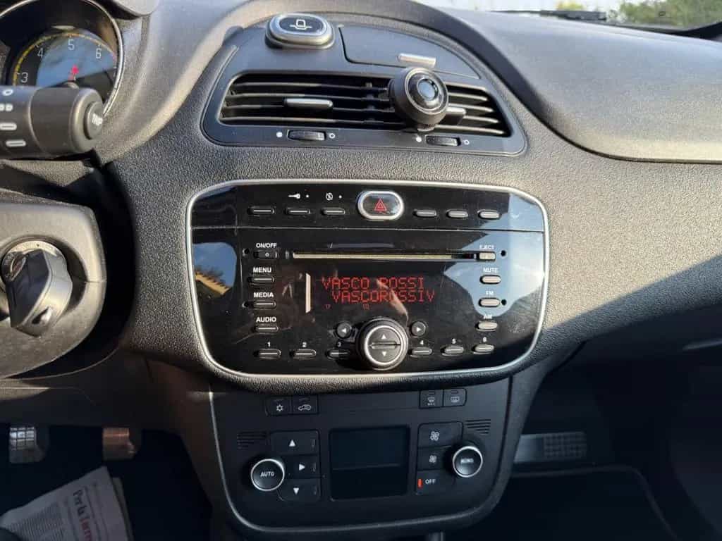 Abarth Punto 1.4 16V Turbo Multiair S&S 10/2010 10/2010-photo-11