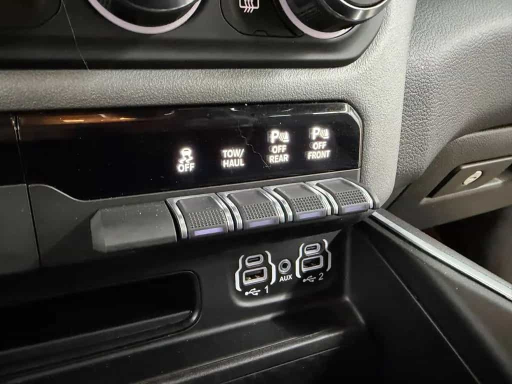 Dodge RAM 1500 5.7 HEMI V8 4x4 Bighorn/Crewcab/6Ft.Box 07/2022-photo-37