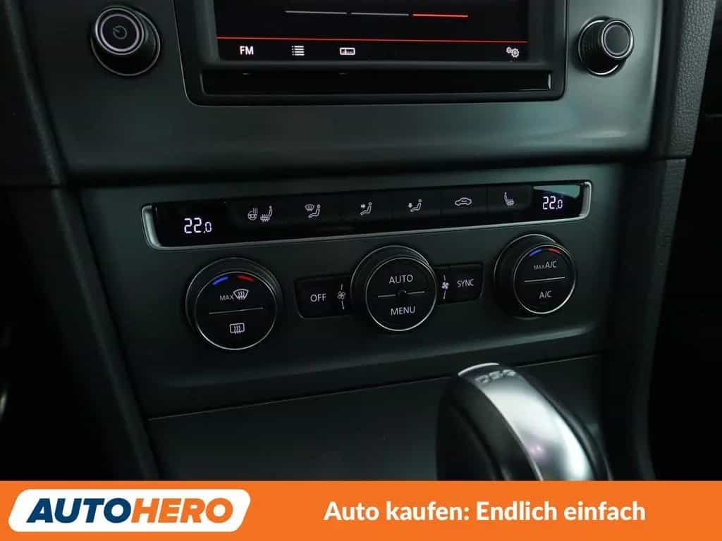 Volkswagen Golf VII 1.4 TSI Lounge BMT Aut.*NAVI*CAM*PDC* 07/2015-photo-21