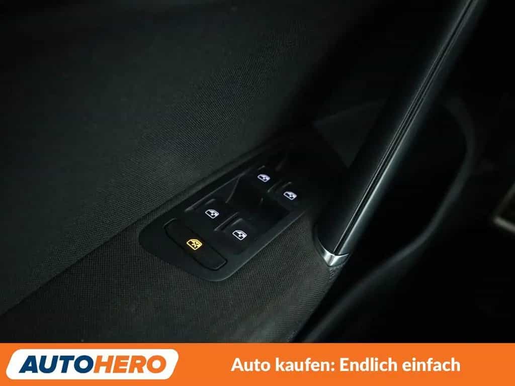 Volkswagen Golf VII 1.4 TSI Lounge BMT Aut.*NAVI*CAM*PDC* 07/2015-photo-27