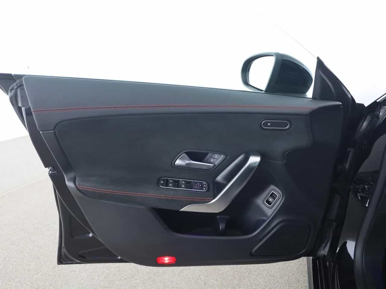 Mercedes-Benz CLA-Class 220 Shooting Brake 09/2019-photo-12