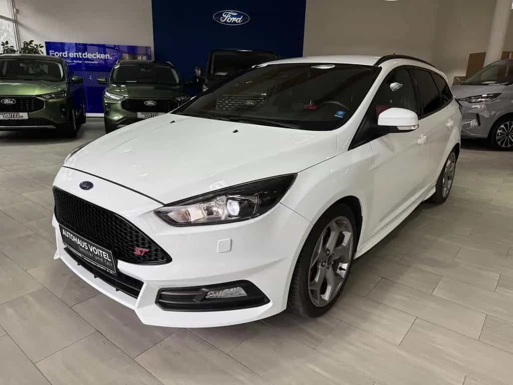 Ford Focus Turnier ST 250PS 06/2017-photo-0