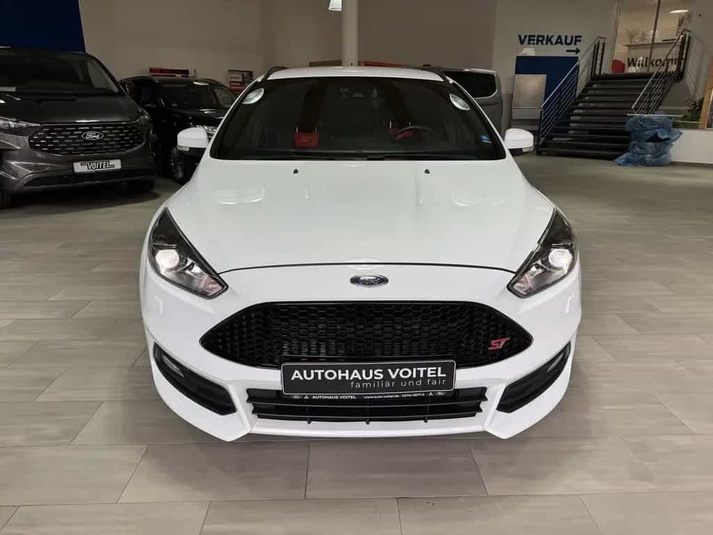 Ford Focus Turnier ST 250PS 06/2017-photo-1