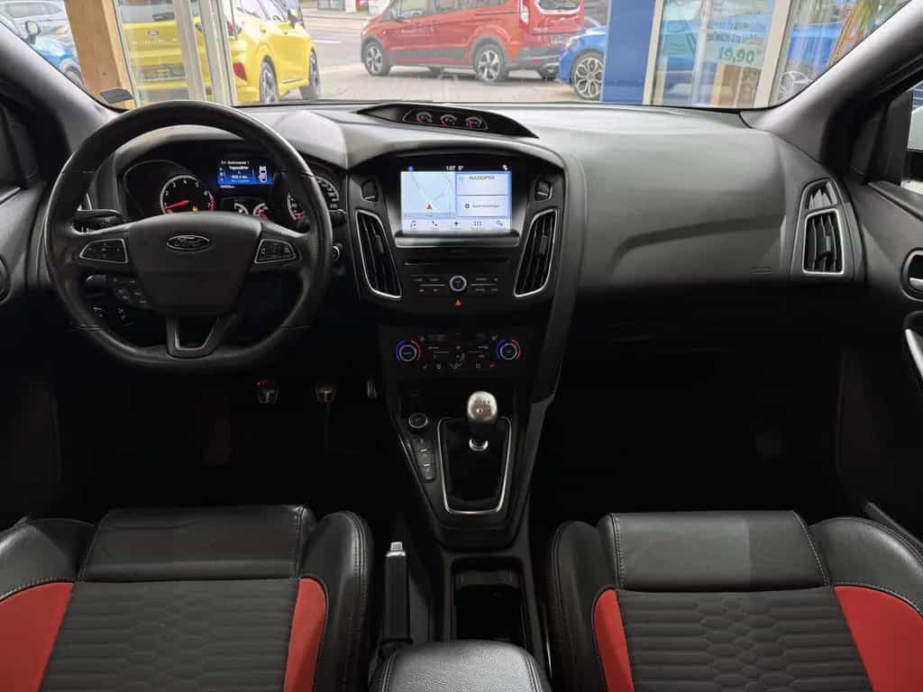 Ford Focus Turnier ST 250PS 06/2017-photo-10