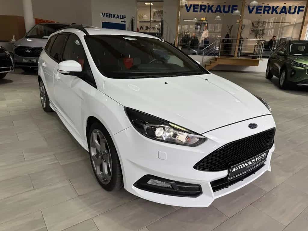 Ford Focus Turnier ST 250PS 06/2017-photo-2