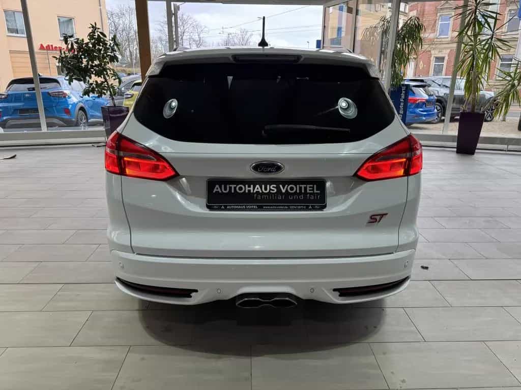 Ford Focus Turnier ST 250PS 06/2017-photo-5