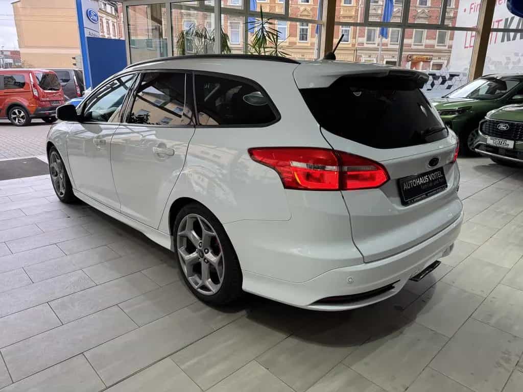Ford Focus Turnier ST 250PS 06/2017-photo-6