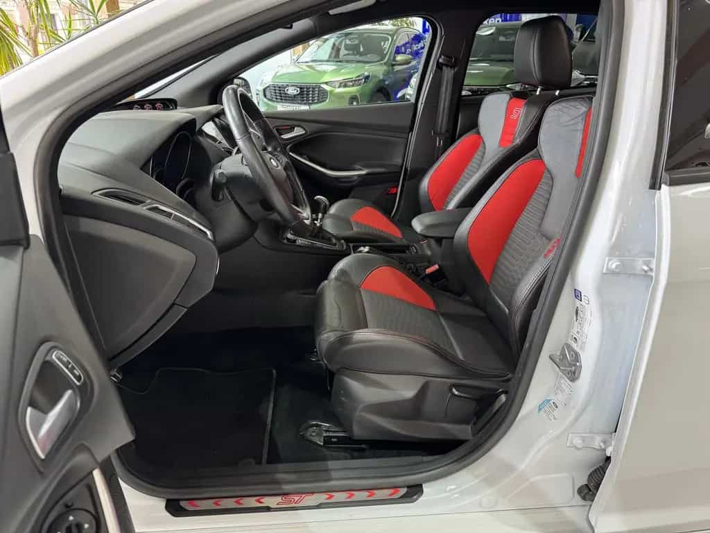 Ford Focus Turnier ST 250PS 06/2017-photo-9