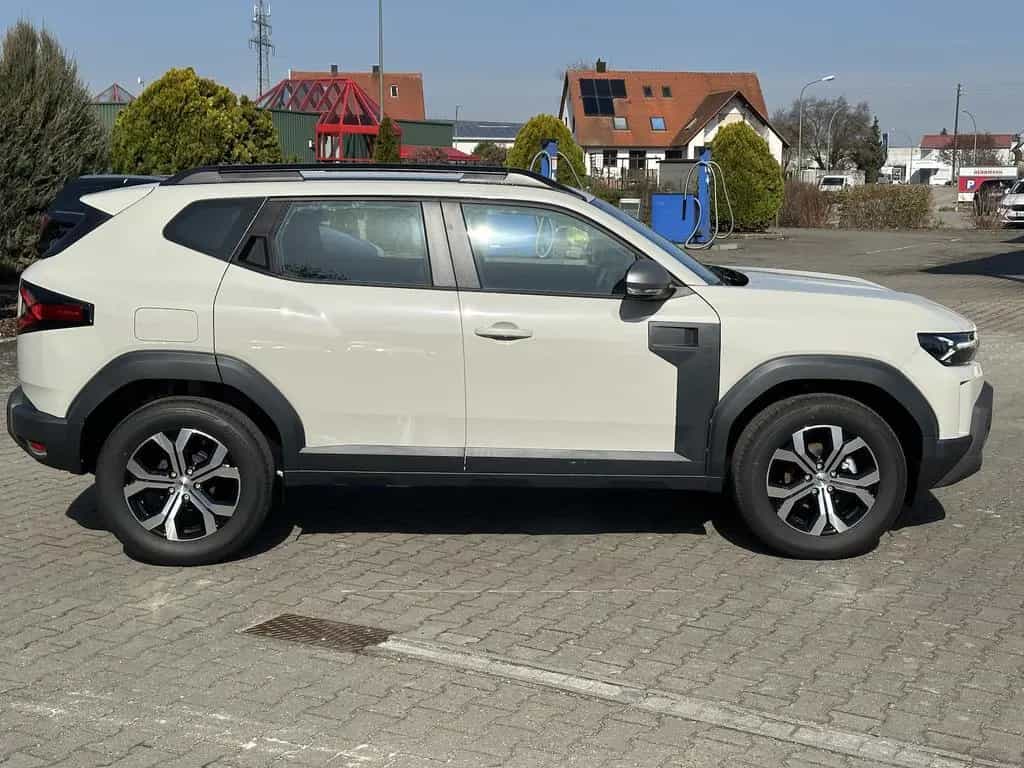 Dacia Duster Deutsch TCe 130 Expression / SitzH / RFK 03/2025-photo-8