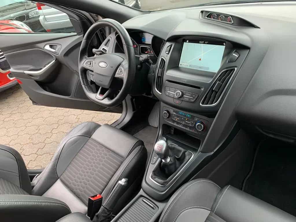 Ford Focus 2.0 ST 09/2018-photo-10