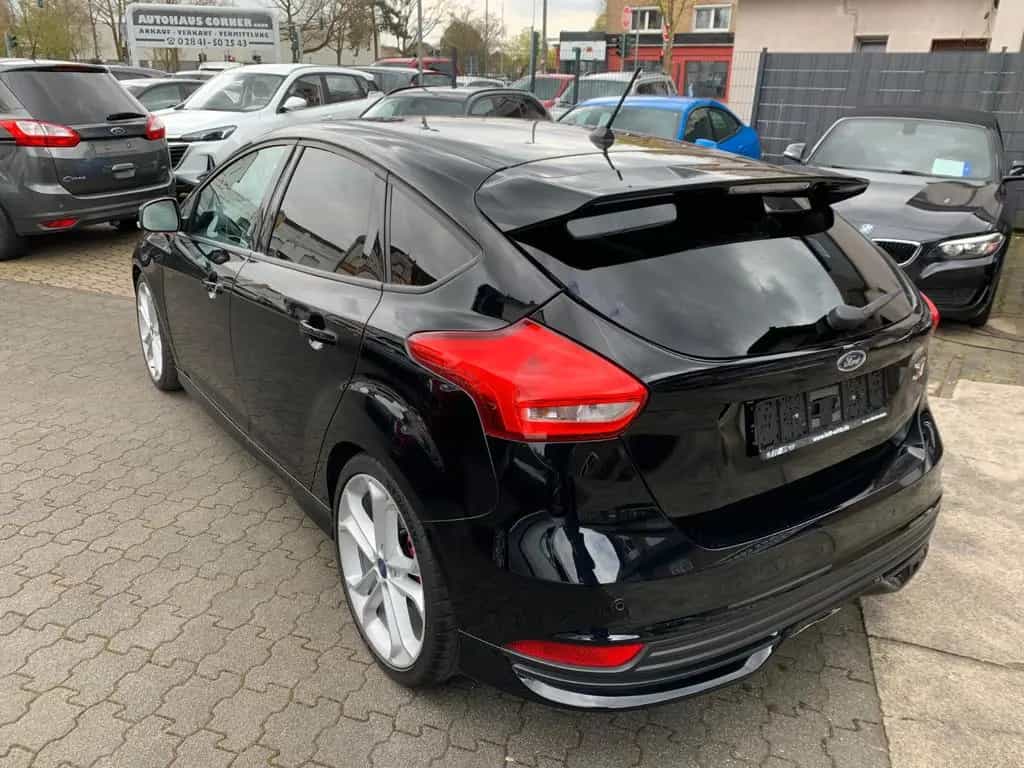 Ford Focus 2.0 ST 09/2018-photo-12
