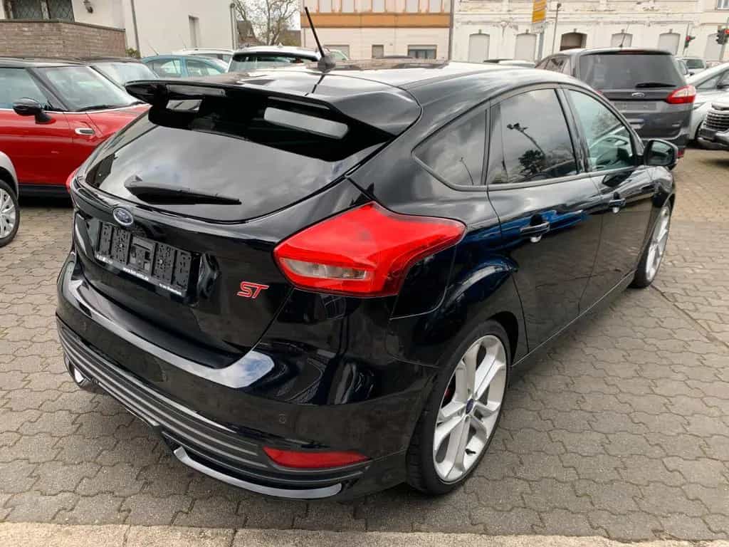 Ford Focus 2.0 ST 09/2018-photo-13