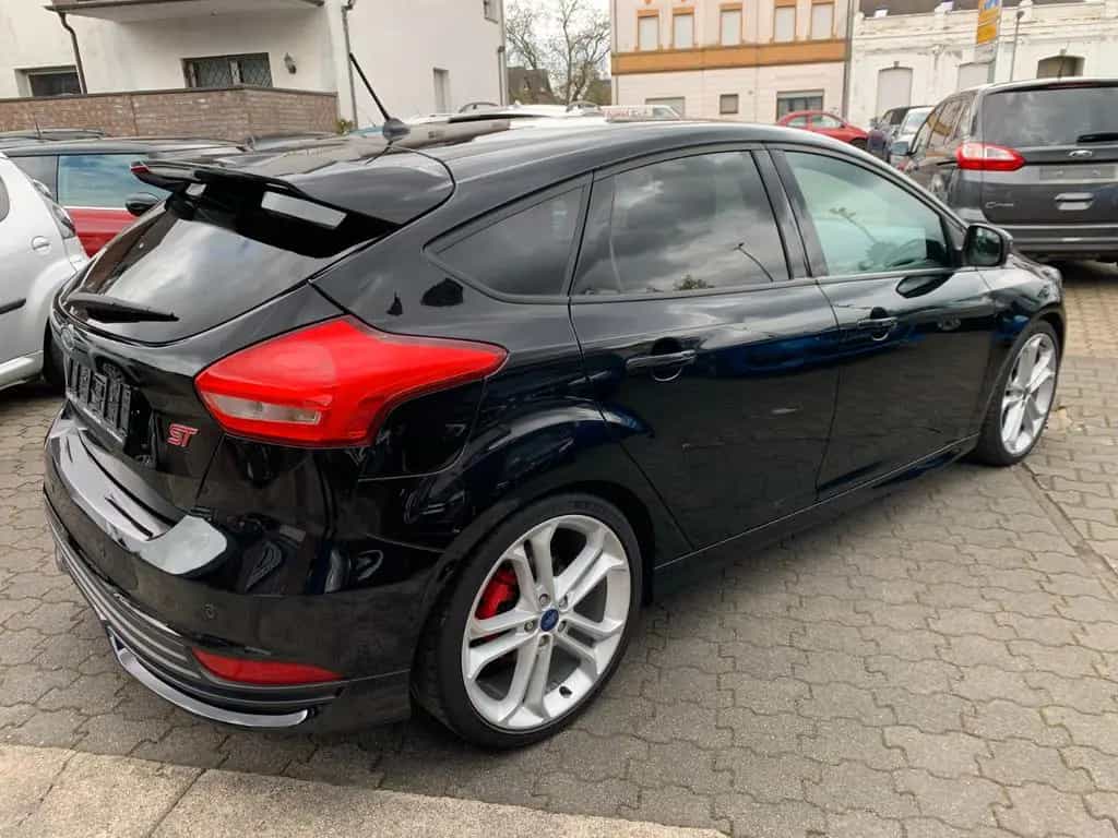 Ford Focus 2.0 ST 09/2018-photo-14