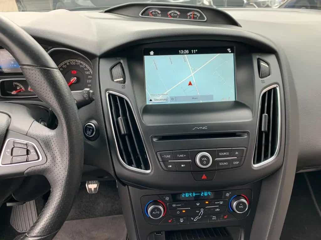 Ford Focus 2.0 ST 09/2018-photo-4