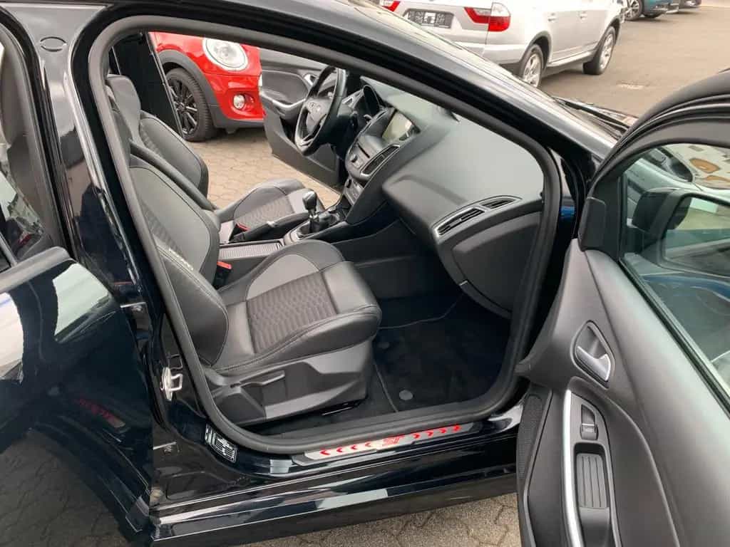 Ford Focus 2.0 ST 09/2018-photo-8
