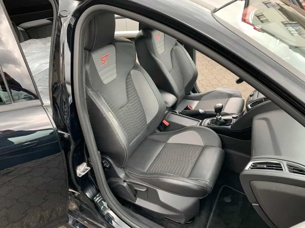 Ford Focus 2.0 ST 09/2018-photo-9