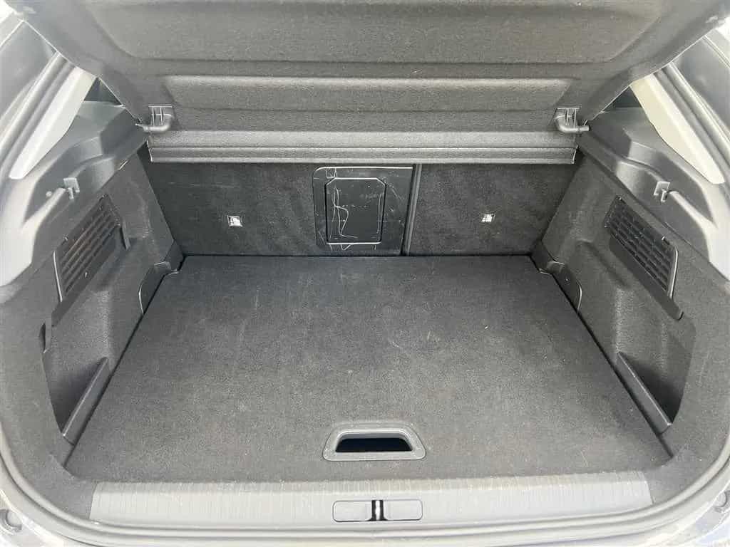 Citroën C4 Shine 1.2 Puretech Kältepaket 04/2024-photo-18