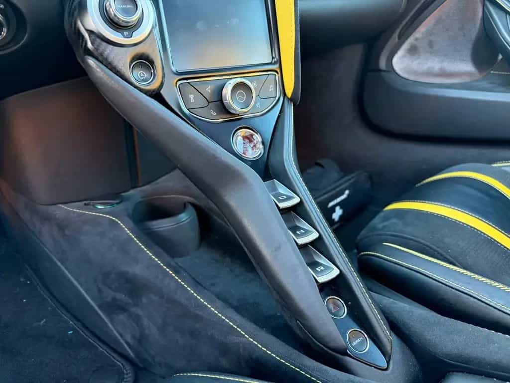 McLaren 720S TOP Zustand 1Hand Carbon B&O Lift Performan 06/2019-photo-25