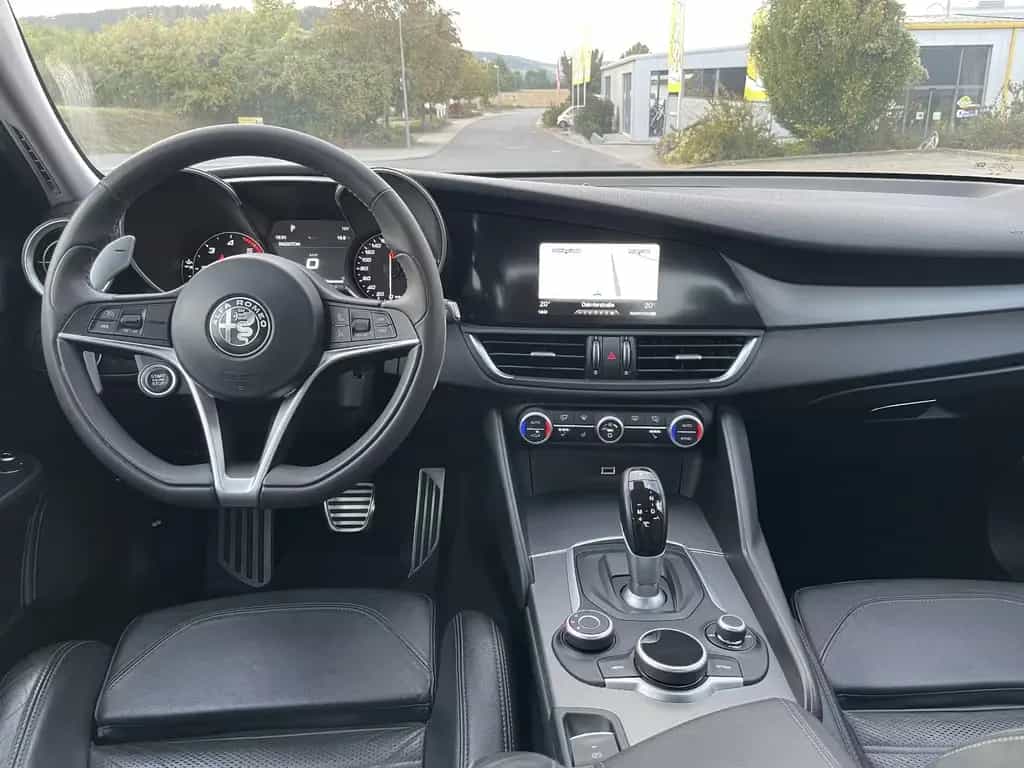 Alfa Romeo Giulia Veloce Q4 Vollausstattung Alu"19 09/2017-photo-14