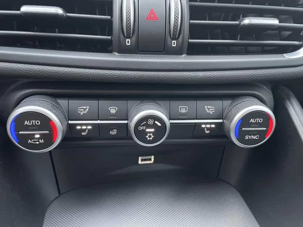 Alfa Romeo Giulia Veloce Q4 Vollausstattung Alu"19 09/2017-photo-27