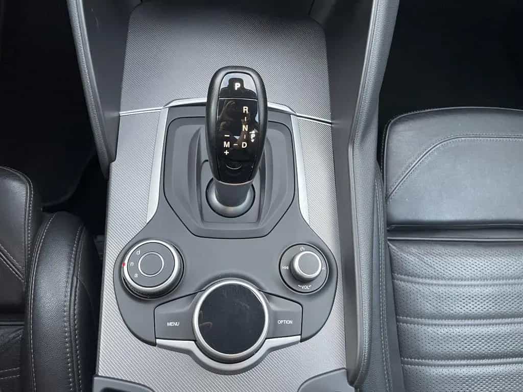Alfa Romeo Giulia Veloce Q4 Vollausstattung Alu"19 09/2017-photo-28