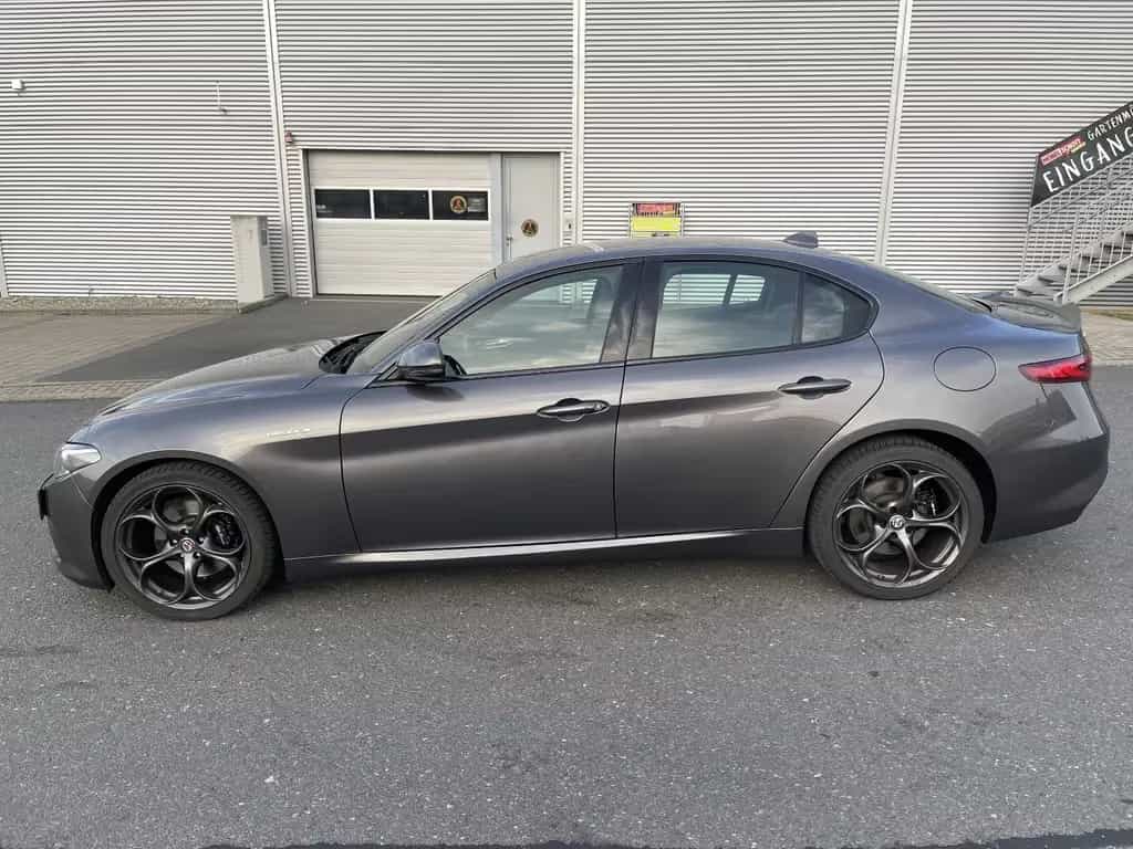 Alfa Romeo Giulia Veloce Q4 Vollausstattung Alu"19 09/2017-photo-3