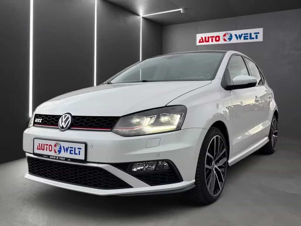 Volkswagen Polo 1.8 TSI DSG GTI LED Navi SHZ Kamera Pano 10/2015-photo-0