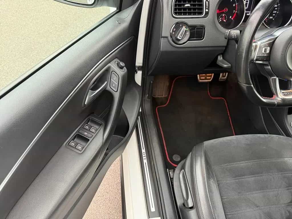 Volkswagen Polo 1.8 TSI DSG GTI LED Navi SHZ Kamera Pano 10/2015-photo-17