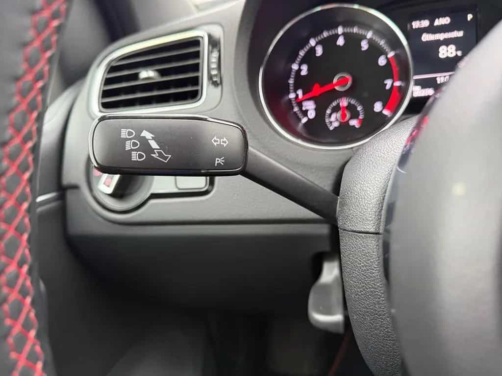 Volkswagen Polo 1.8 TSI DSG GTI LED Navi SHZ Kamera Pano 10/2015-photo-20