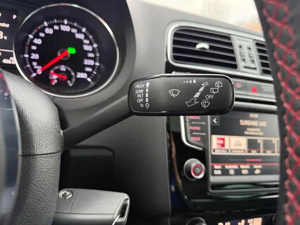 Volkswagen Polo 1.8 TSI DSG GTI LED Navi SHZ Kamera Pano 10/2015-photo-21