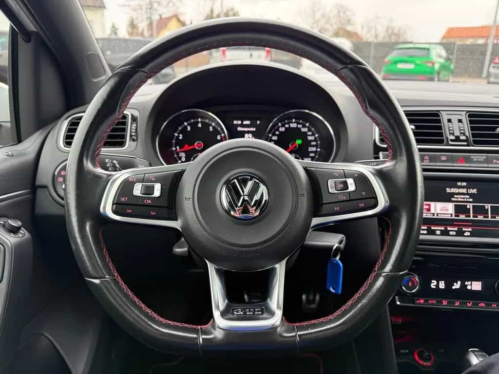 Volkswagen Polo 1.8 TSI DSG GTI LED Navi SHZ Kamera Pano 10/2015-photo-22