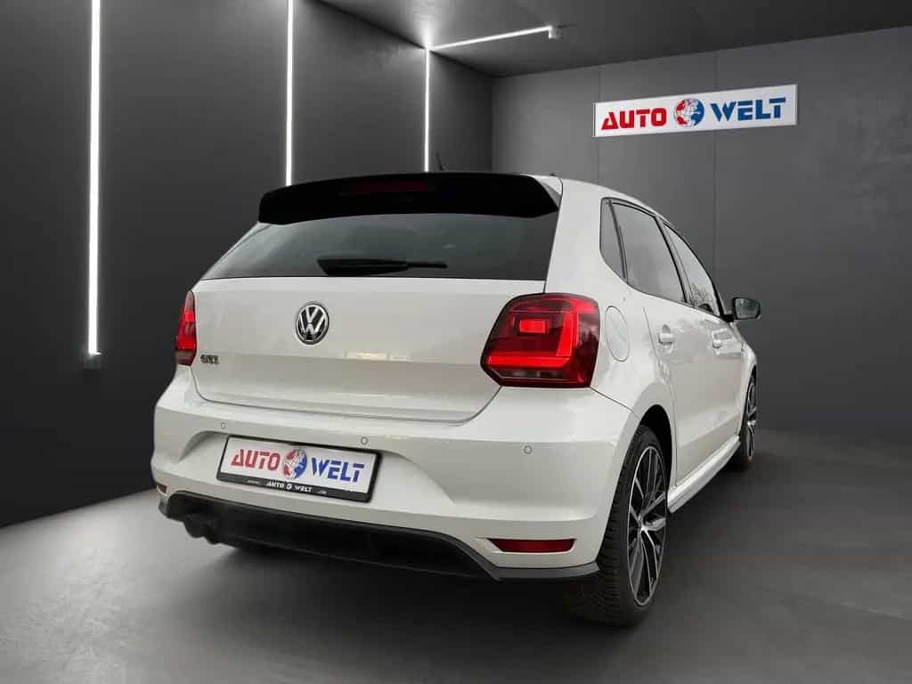 Volkswagen Polo 1.8 TSI DSG GTI LED Navi SHZ Kamera Pano 10/2015-photo-3