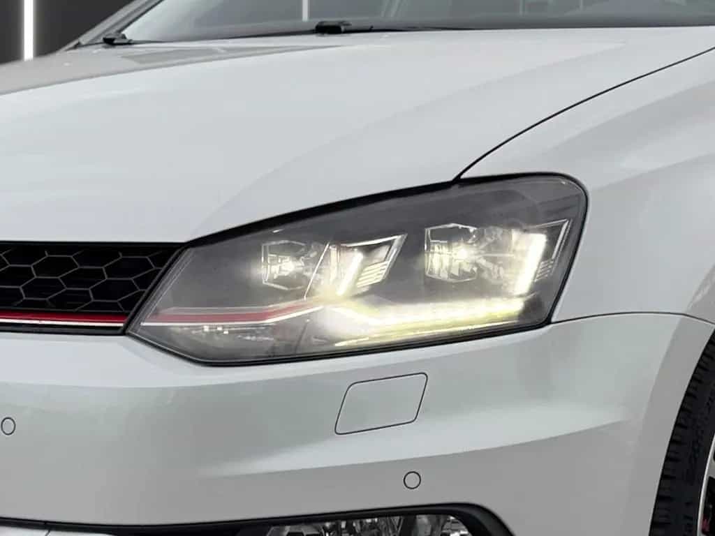 Volkswagen Polo 1.8 TSI DSG GTI LED Navi SHZ Kamera Pano 10/2015-photo-6