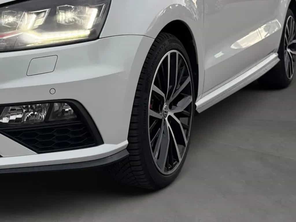 Volkswagen Polo 1.8 TSI DSG GTI LED Navi SHZ Kamera Pano 10/2015-photo-7