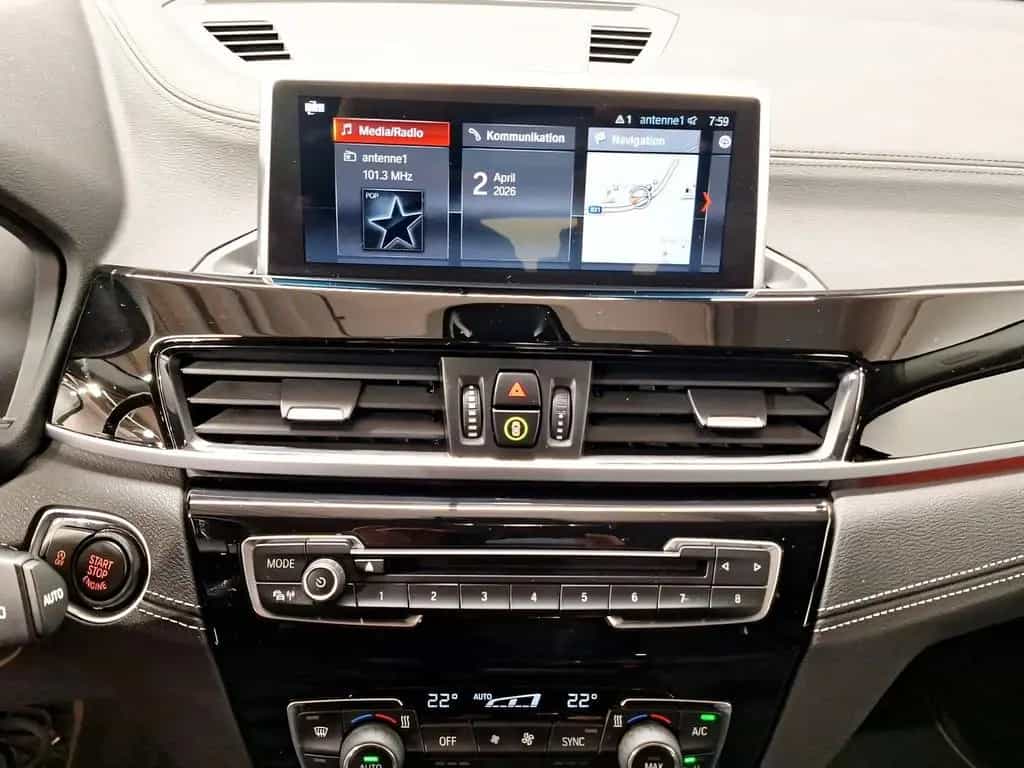 BMW X1 xDrive20i Sport Line Navi Parkassist LED 12/2019-photo-14