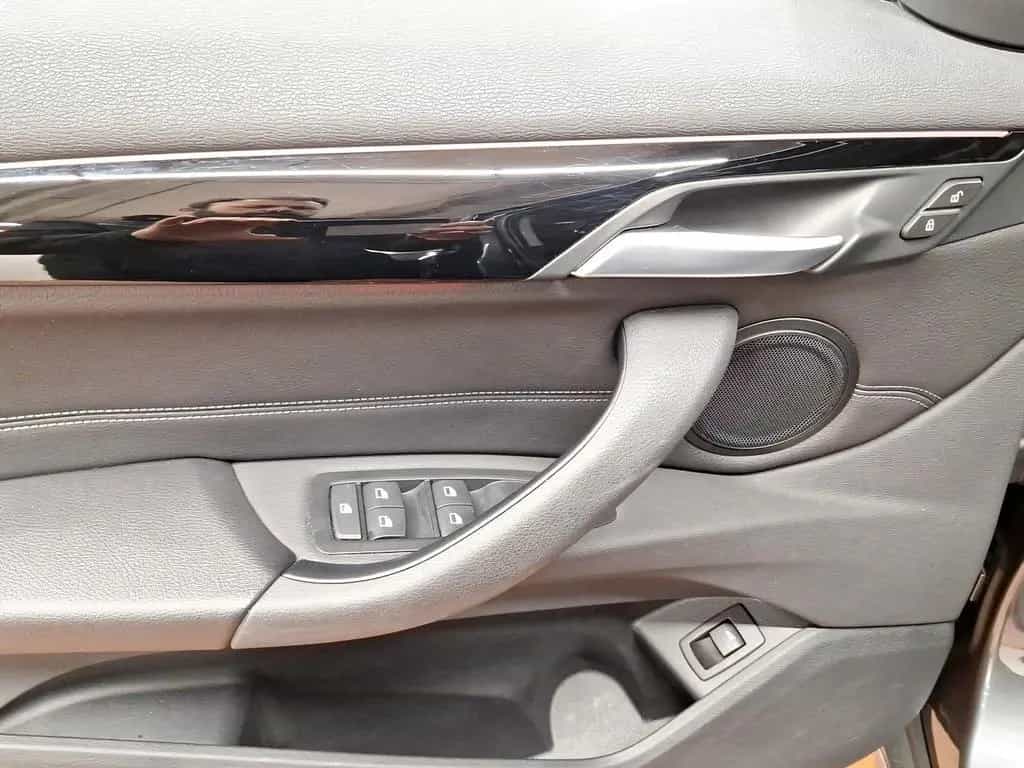 BMW X1 xDrive20i Sport Line Navi Parkassist LED 12/2019-photo-15
