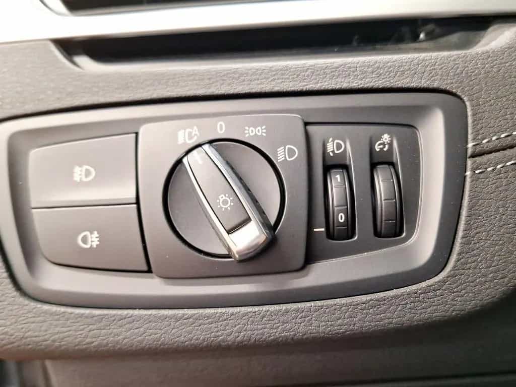 BMW X1 xDrive20i Sport Line Navi Parkassist LED 12/2019-photo-19