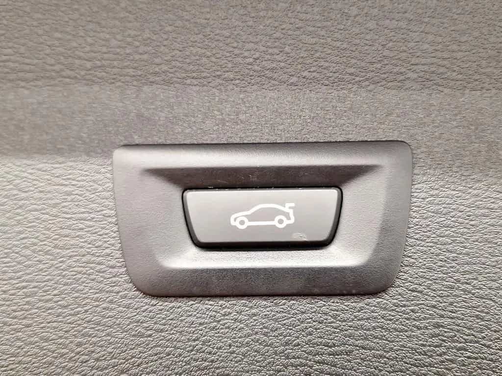 BMW X1 xDrive20i Sport Line Navi Parkassist LED 12/2019-photo-20