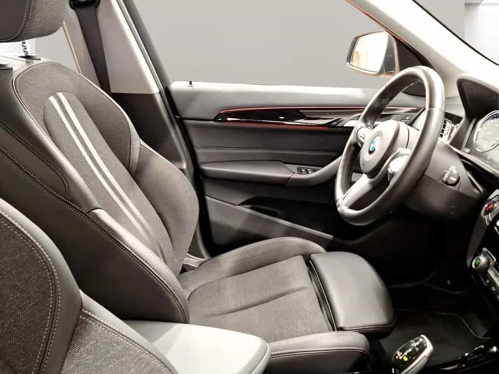 BMW X1 xDrive20i Sport Line Navi Parkassist LED 12/2019-photo-4