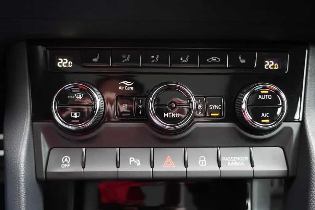 Skoda Karoq 1.5 16V TSI Style AHK ACC Standheizung LED 04/2019-photo-27