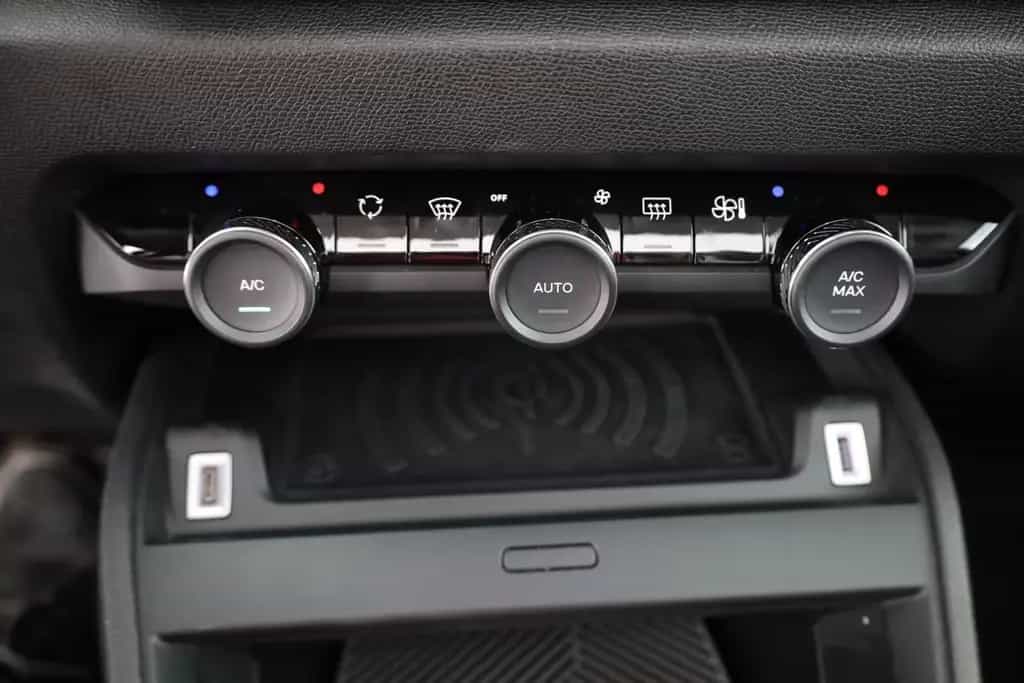 Citroën C4 PureTech 130 Aut. LED ACC Navi Pano 360° 05/2024-photo-12