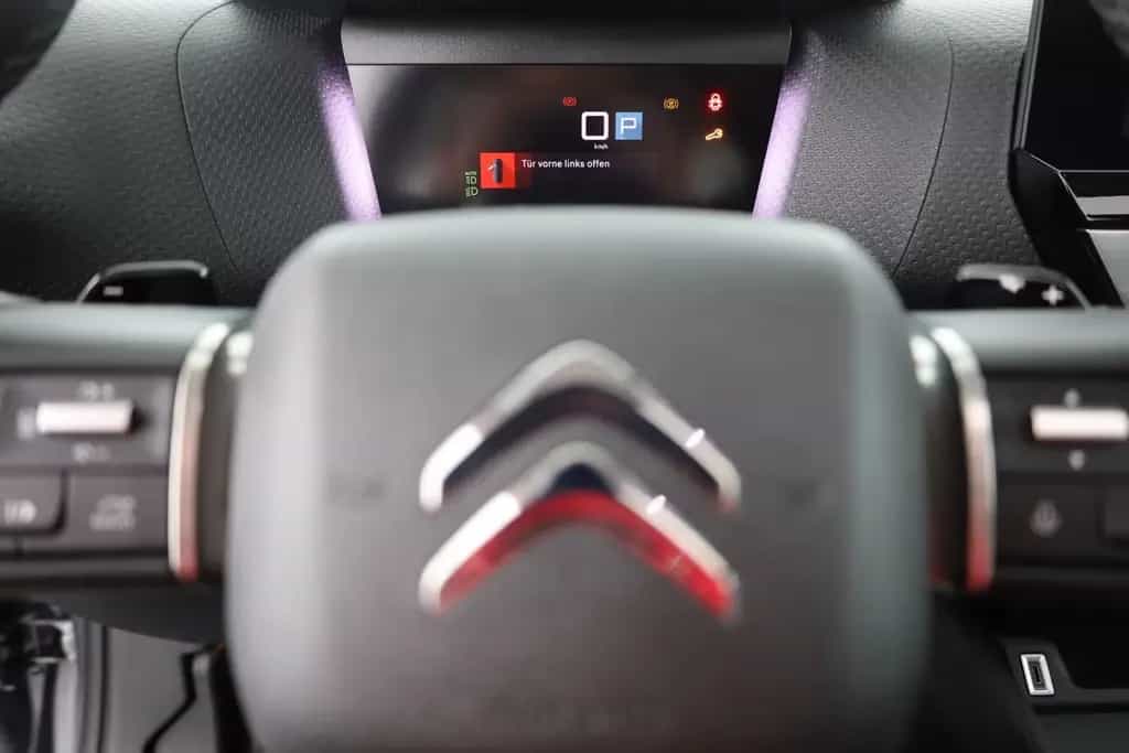 Citroën C4 PureTech 130 Aut. LED ACC Navi Pano 360° 05/2024-photo-18