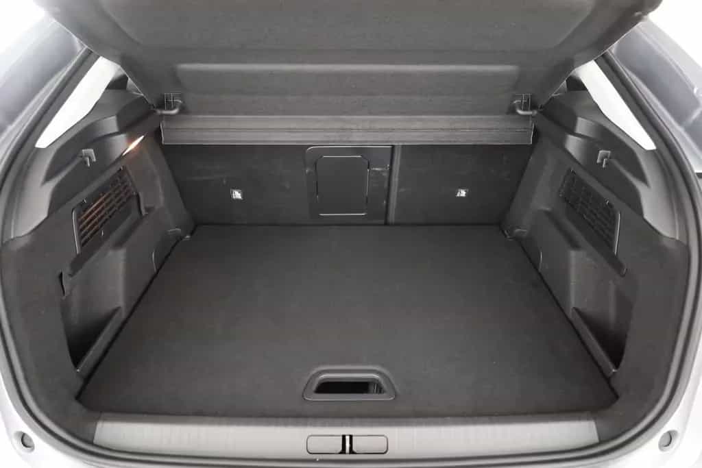 Citroën C4 PureTech 130 Aut. LED ACC Navi Pano 360° 05/2024-photo-26