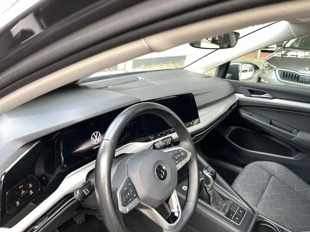 Volkswagen Golf 1.5 TSI Life Navi LED AHK Standheizung 03/2022-photo-13